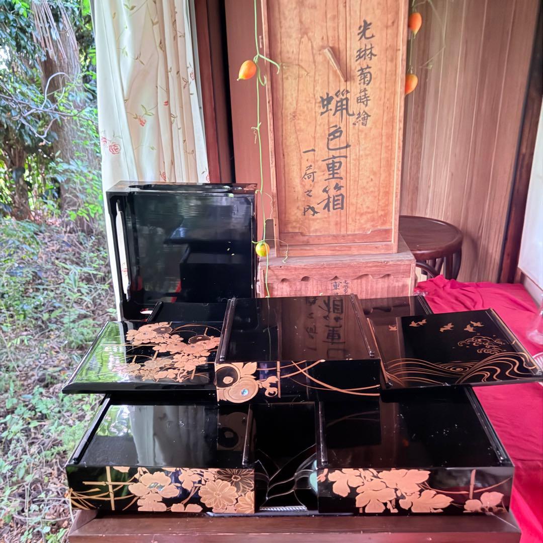 2210様感謝‼️JAPAN蝋色『光琳菊蒔絵五段重二枚蓋』螺鈿光琳　台座付　桐箱入
