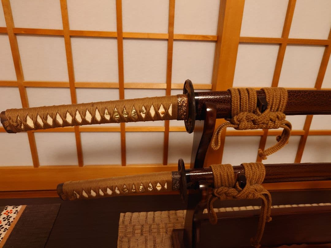 日本刀(模造刀)波紋あり 木製刀掛台付