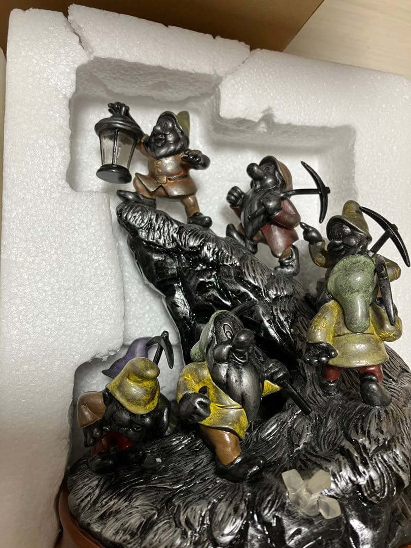 【限定100体】　白雪姫　7人の小人　ディズニー　100周年　フィギュアランプ