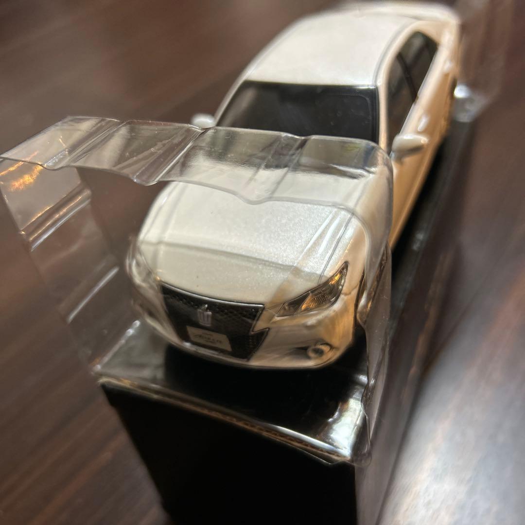 【非売品】クラウンアスリート白　ダイキャスト製カラーサンプル 1/30ミニカー