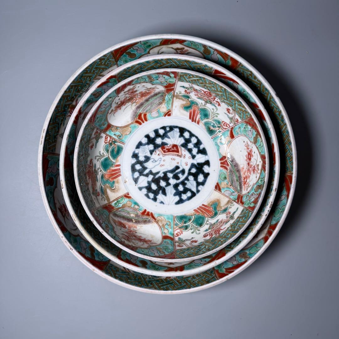 古伊万里　色絵唐獅子三ツ鉢　大中小　珍しい絵付　人物画　二重高台