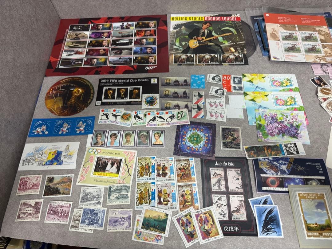 ケ*ジ様 外国切手 希少 世界の切手 中国 USA他 ビートルズ ジョンレノン