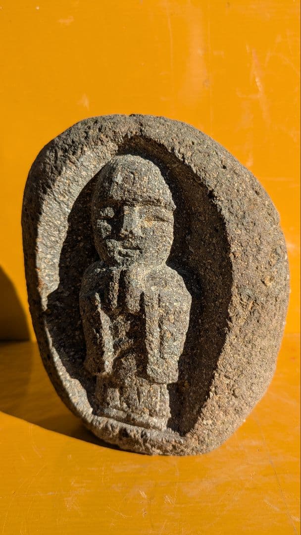 石仏、地蔵、合掌地蔵、自然石地蔵、日本人による彫刻、倉田辰彦作