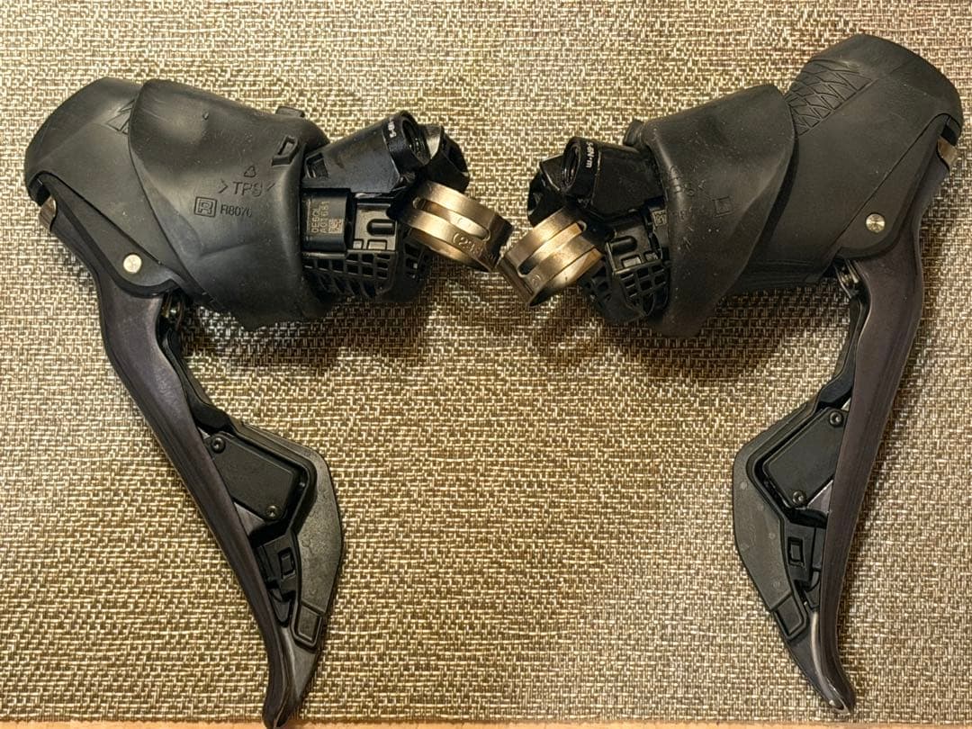 シマノ ULTEGRA Di2 ST-R8070 油圧ブレーキSTIレ