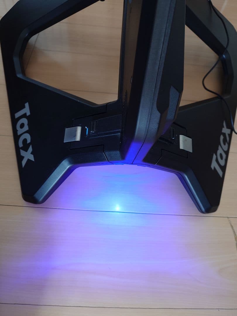 Tacx 折りたたみ式ローラー台 電源アダプター付き