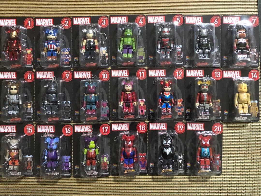 本日限定　MARVEL ハッピーくじ コンプリートセット　飾り台付