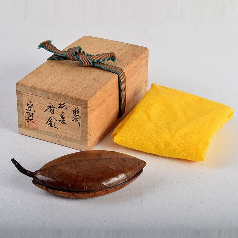 茶道具　塗師　新井宗賀作　乾漆　柿の葉香合　共箱　V　8833