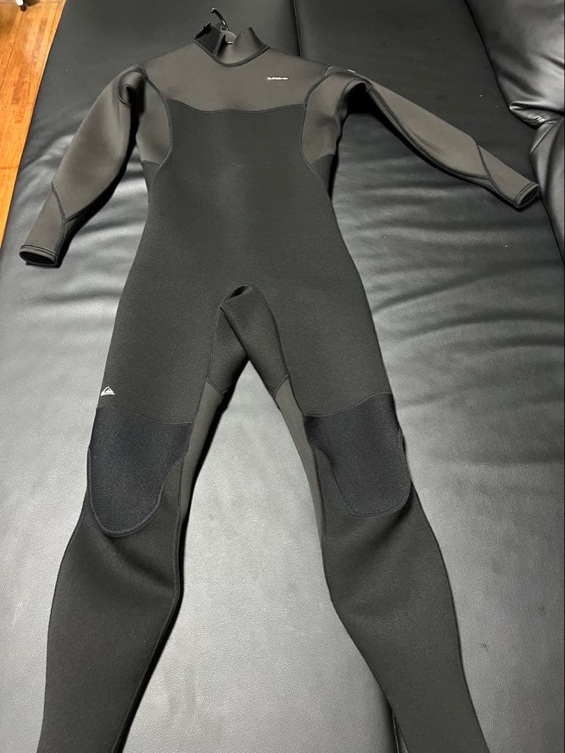 QUIKSILVER フルスーツ MLサイズ 膝パッド付き