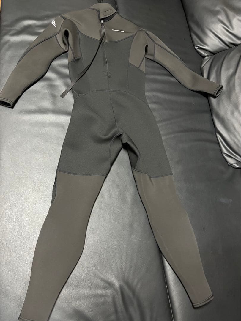 QUIKSILVER フルスーツ MLサイズ 膝パッド付き