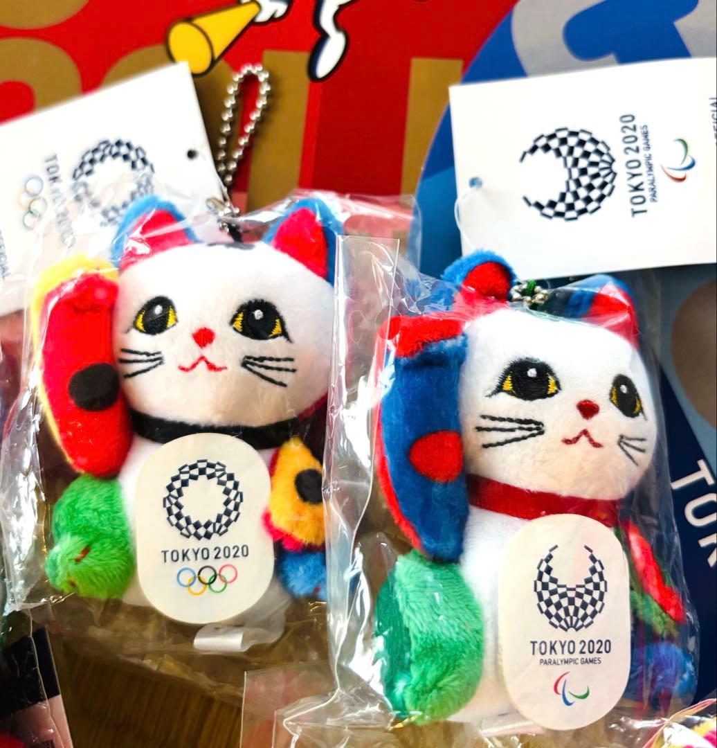 新品❣️ 招き猫 Tokyoオリンピック 公式グッズ　大小4匹セット＋おまけ団扇