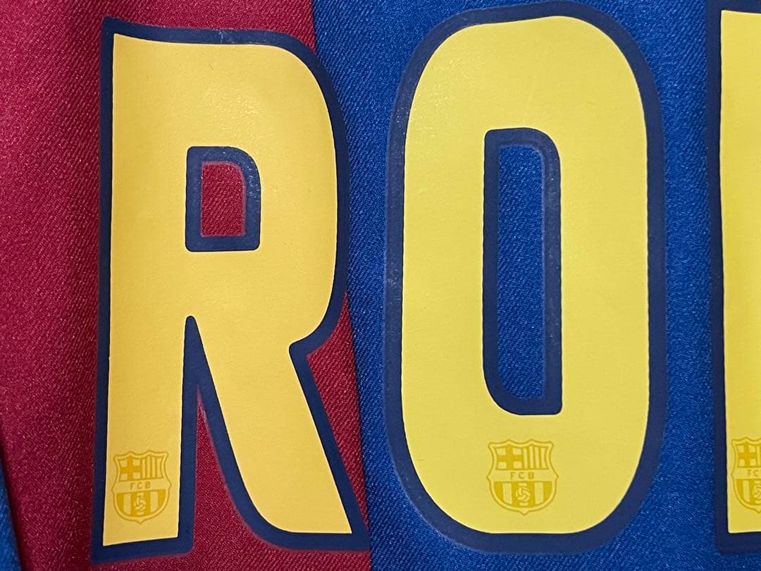 【正規品】ロナウジーニョ　バルセロナ　05/06ホームレプリカ