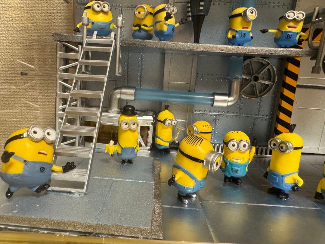 ミニオンズ　ジオラマ　『ミニオン工場』 ミニオン44体＋グルー1体
