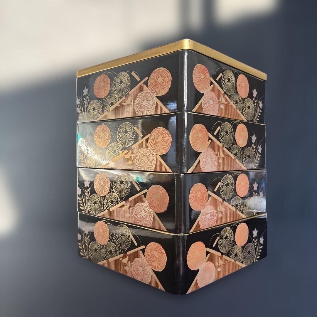 木製漆器　菊紋様 蒔絵　4段重箱　専用木箱付き 代り蓋つき