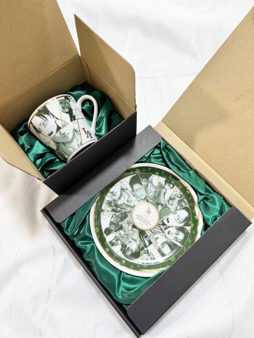 【希少】進撃の巨人 リヴァイ メモリアルプレート＆カップ オンライン展覧会