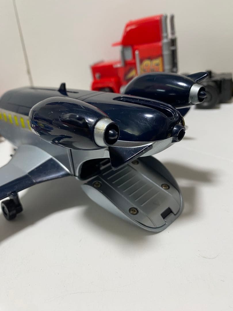 ディズニー カーズ トミカ たくさんのせよう!大きなマックトレーラー&シドレー