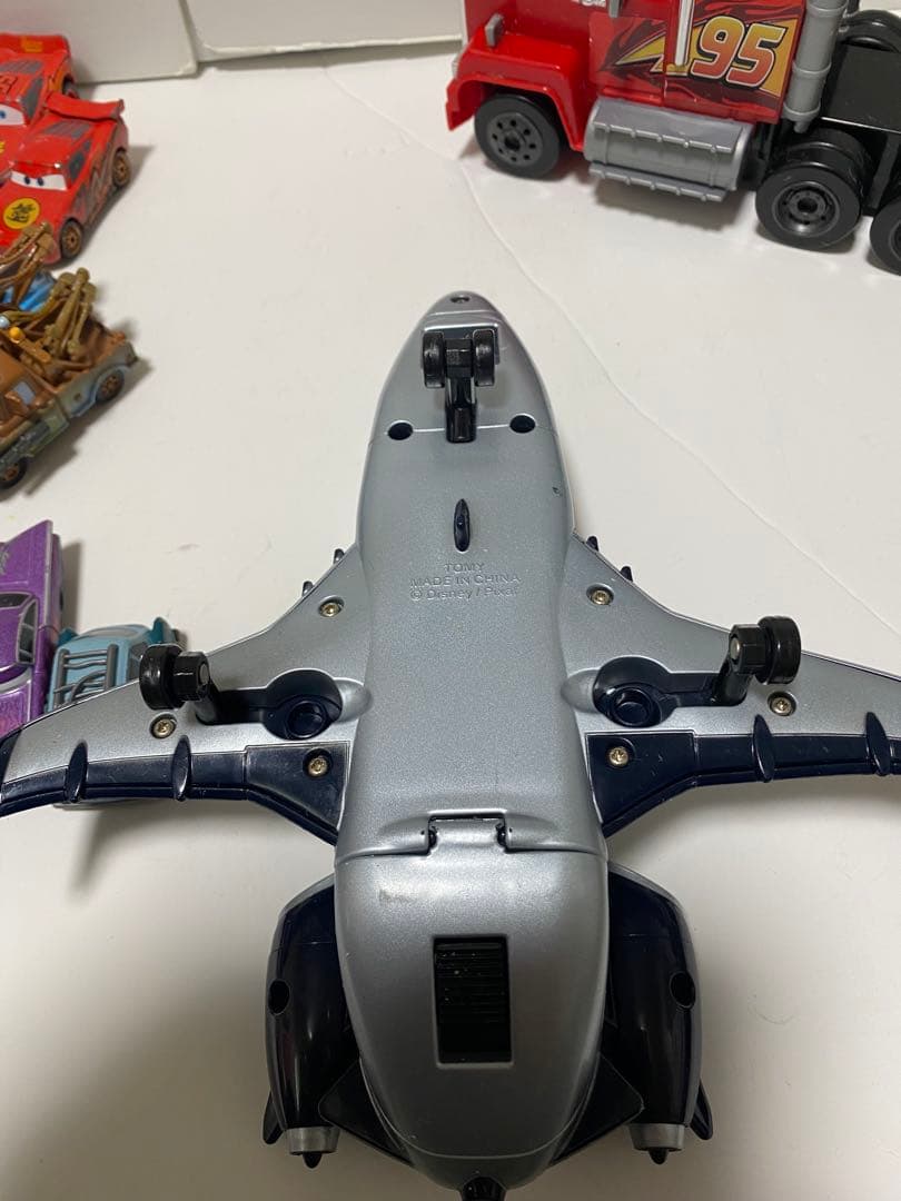 ディズニー カーズ トミカ たくさんのせよう!大きなマックトレーラー&シドレー