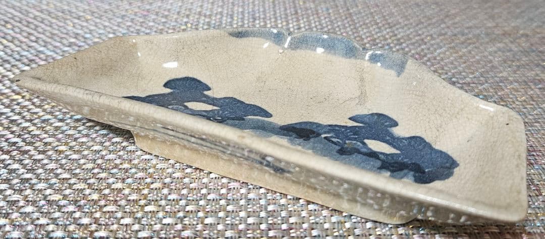 【本物保証❗️】江戸時代前期　藍九谷　富士山形　こんにゃく印判　松の図　変形皿