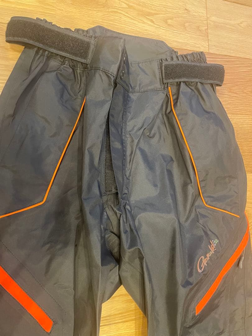 がまかつフィッシングスーツ(上下セット) 黒/オレンジ