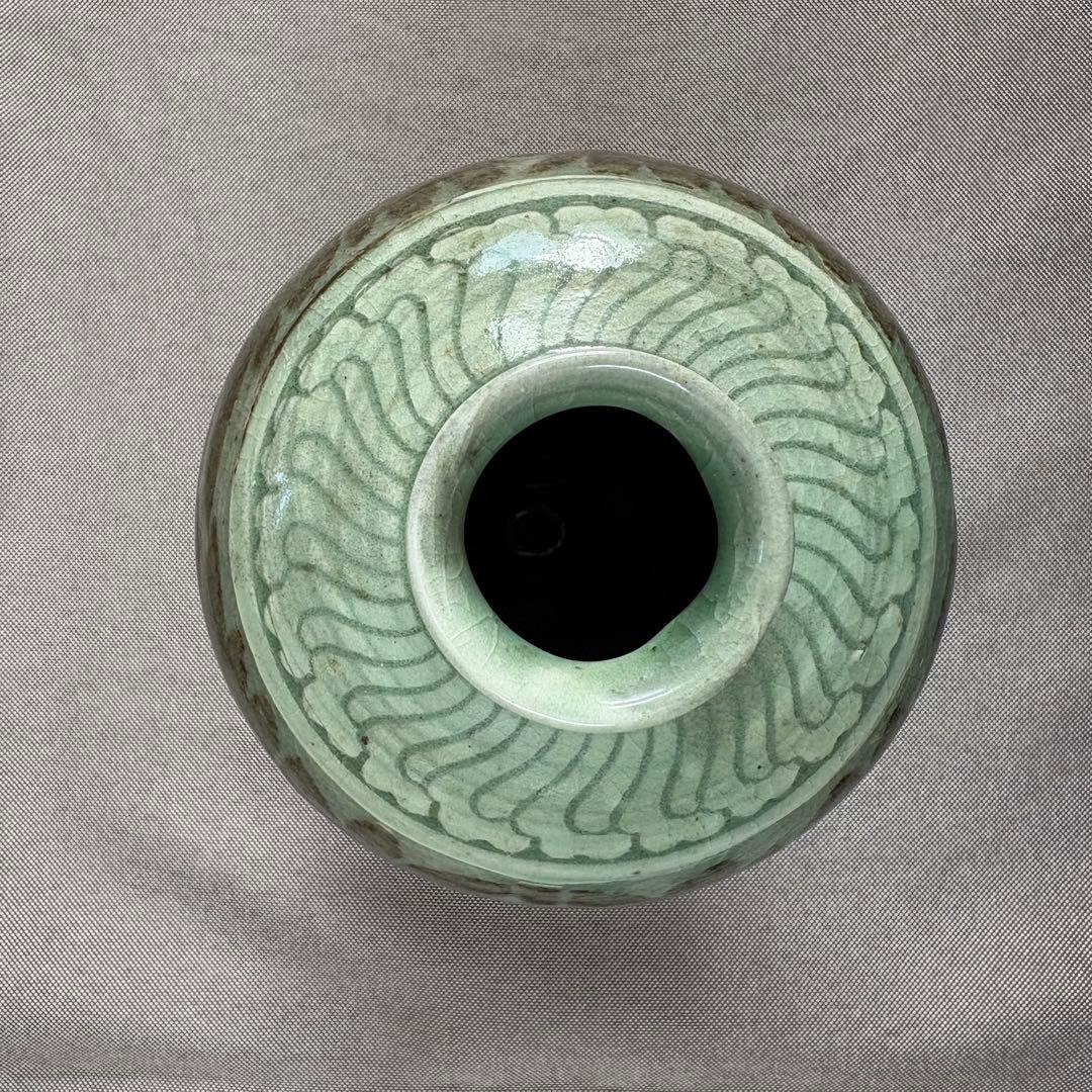 韓国青磁の花瓶　韓国の工芸品 花器　約15.5㎝