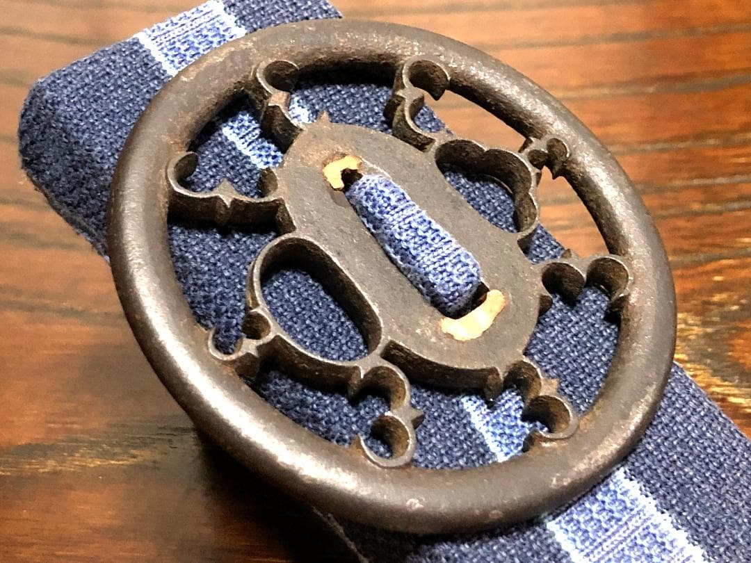 【 雁繋ぎ透し鍔 】　本漆五三桐紋手箱入り　江戸時代