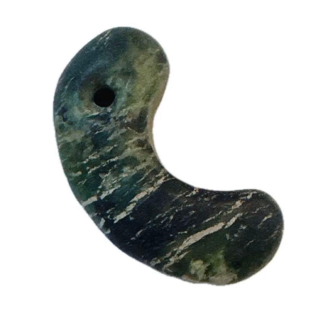 勾玉　古墳時代　縄文時代　古美術　まだら模様　貴重　34×17×8mm 土出　緑