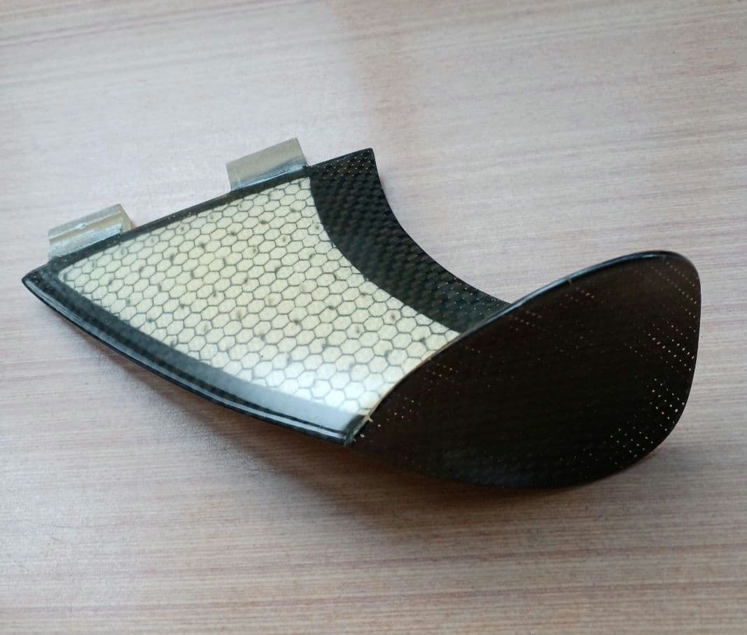 RFC AIR LITE CELL WINGTIP　カーボン センターフィン