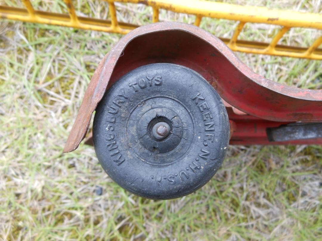 Kingsbury トイカー 赤 消防車 はしご車　ブリキ　おもちゃ