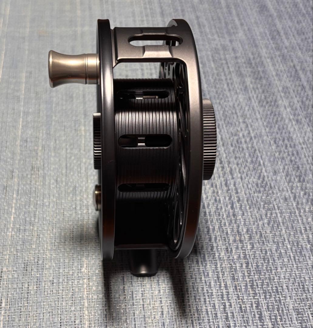 リール Hatch Iconic 7 Plus Gray/Black Mid