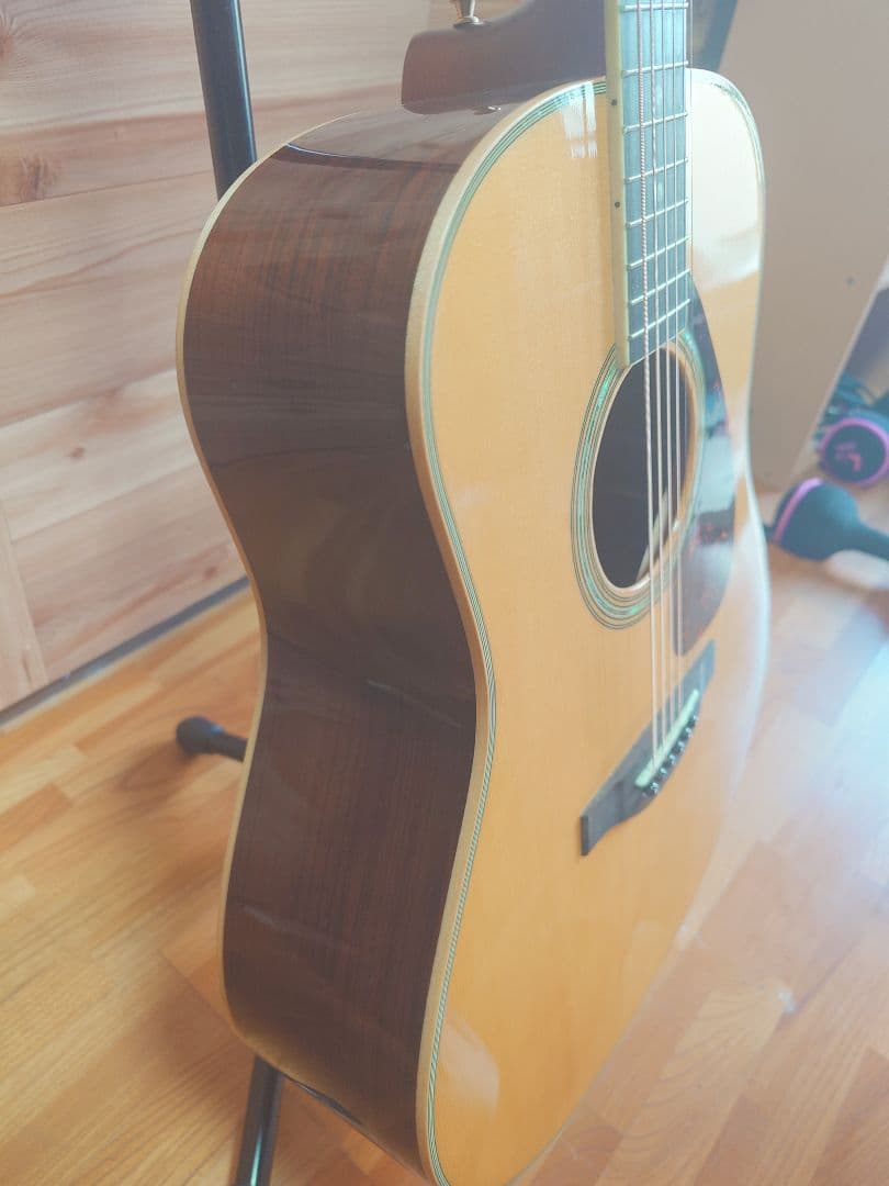 ヤマハＬＬ１６ARE アコースティックギター　ストラップ・サービス品付き