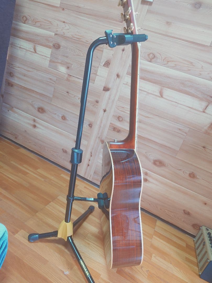 ヤマハＬＬ１６ARE アコースティックギター　ストラップ・サービス品付き