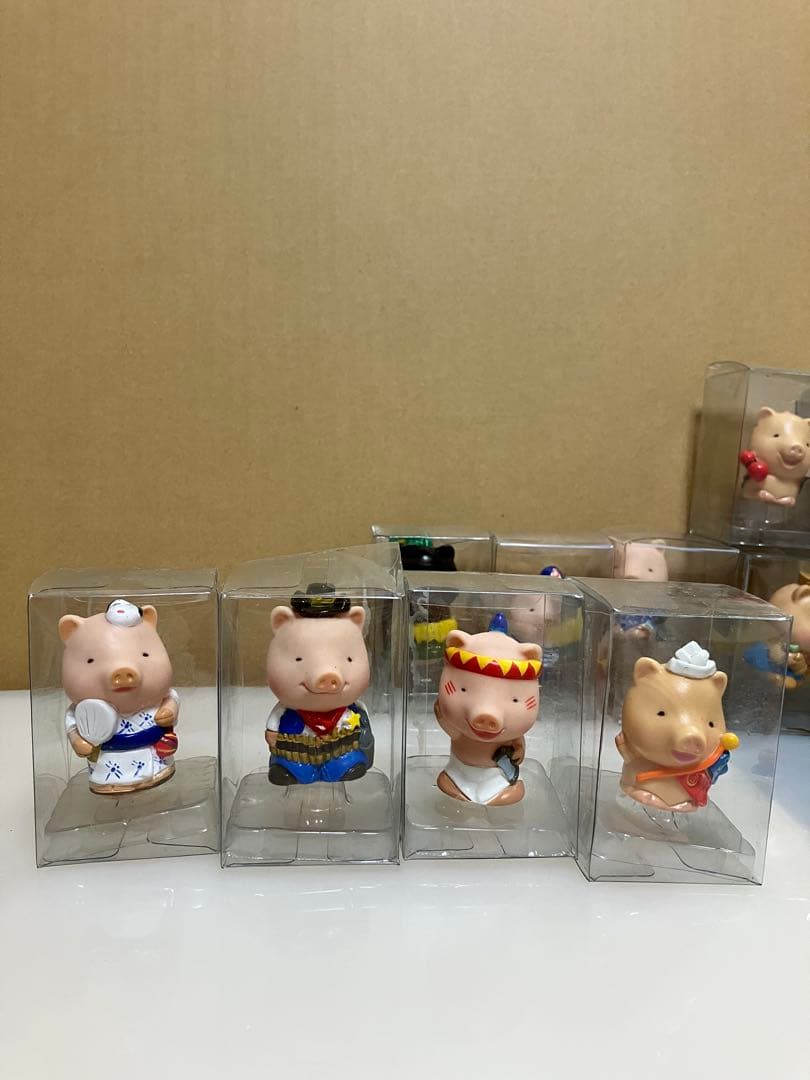 drugstore’s 豚さんフィギュア指人形コレクション　44種