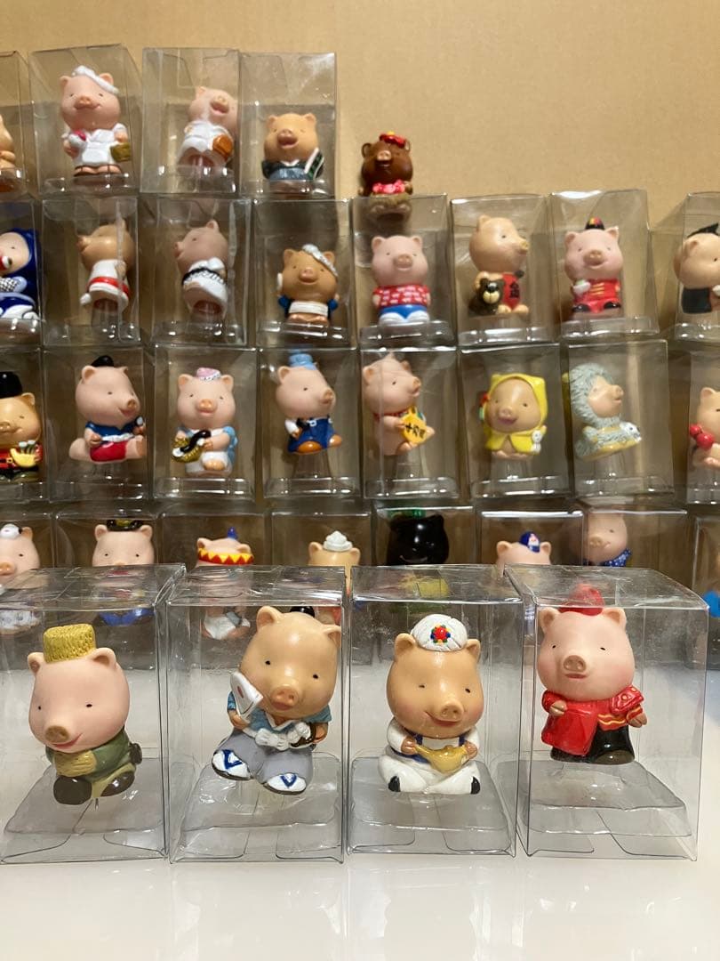 drugstore’s 豚さんフィギュア指人形コレクション　44種