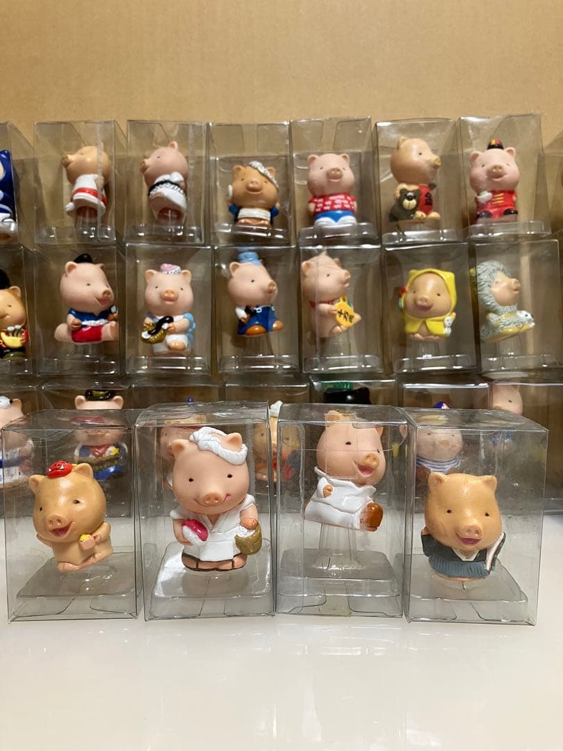 drugstore’s 豚さんフィギュア指人形コレクション　44種