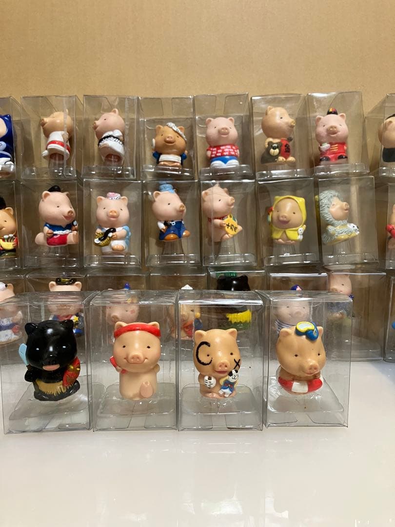 drugstore’s 豚さんフィギュア指人形コレクション　44種