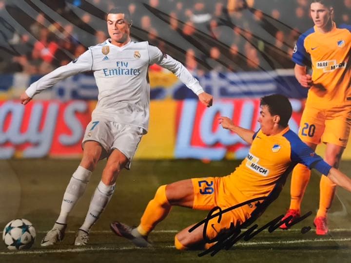 激レア　クリスティアーノ・ロナウド　直筆サイン入り写真＆ユニホームセット