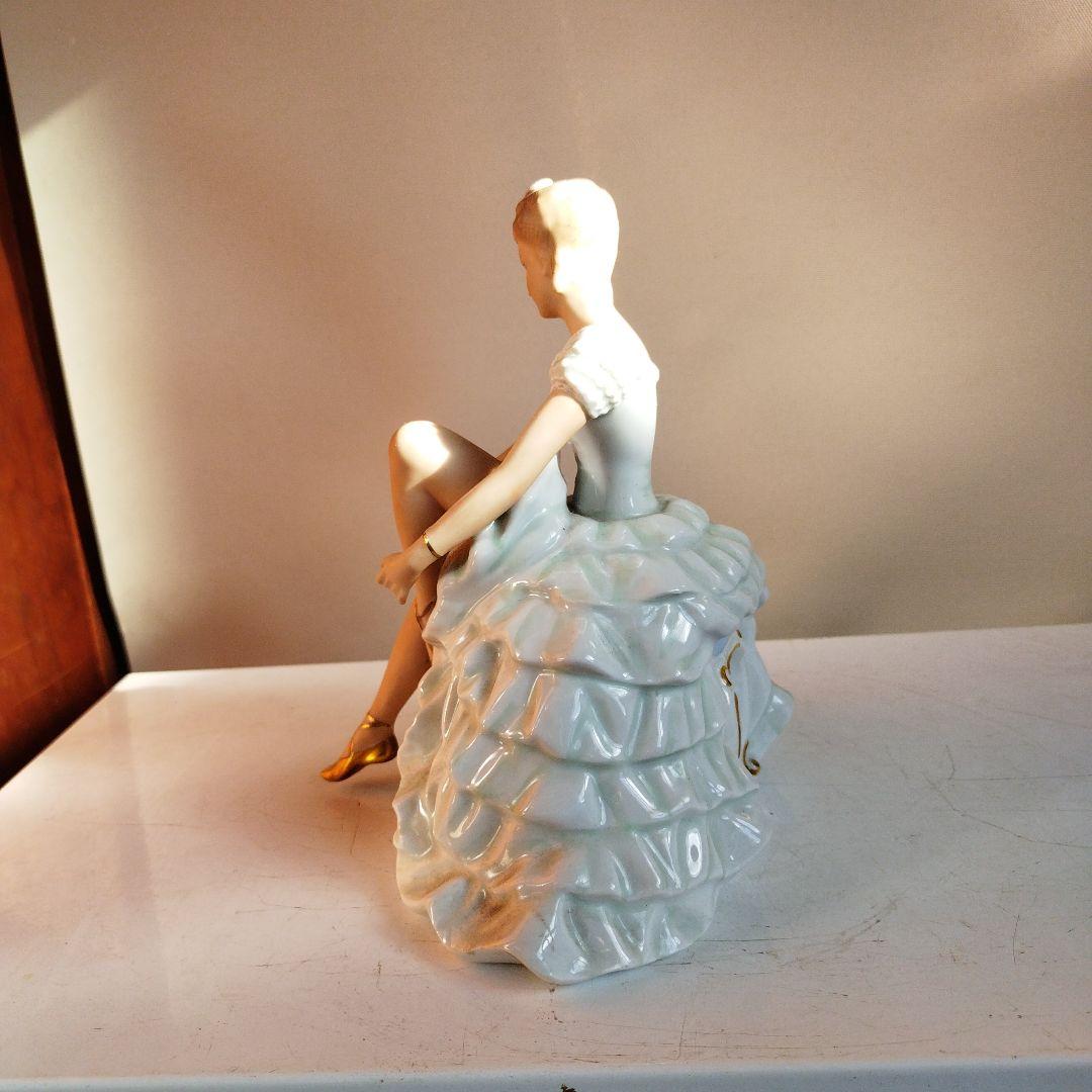 白いドレスの貴婦人