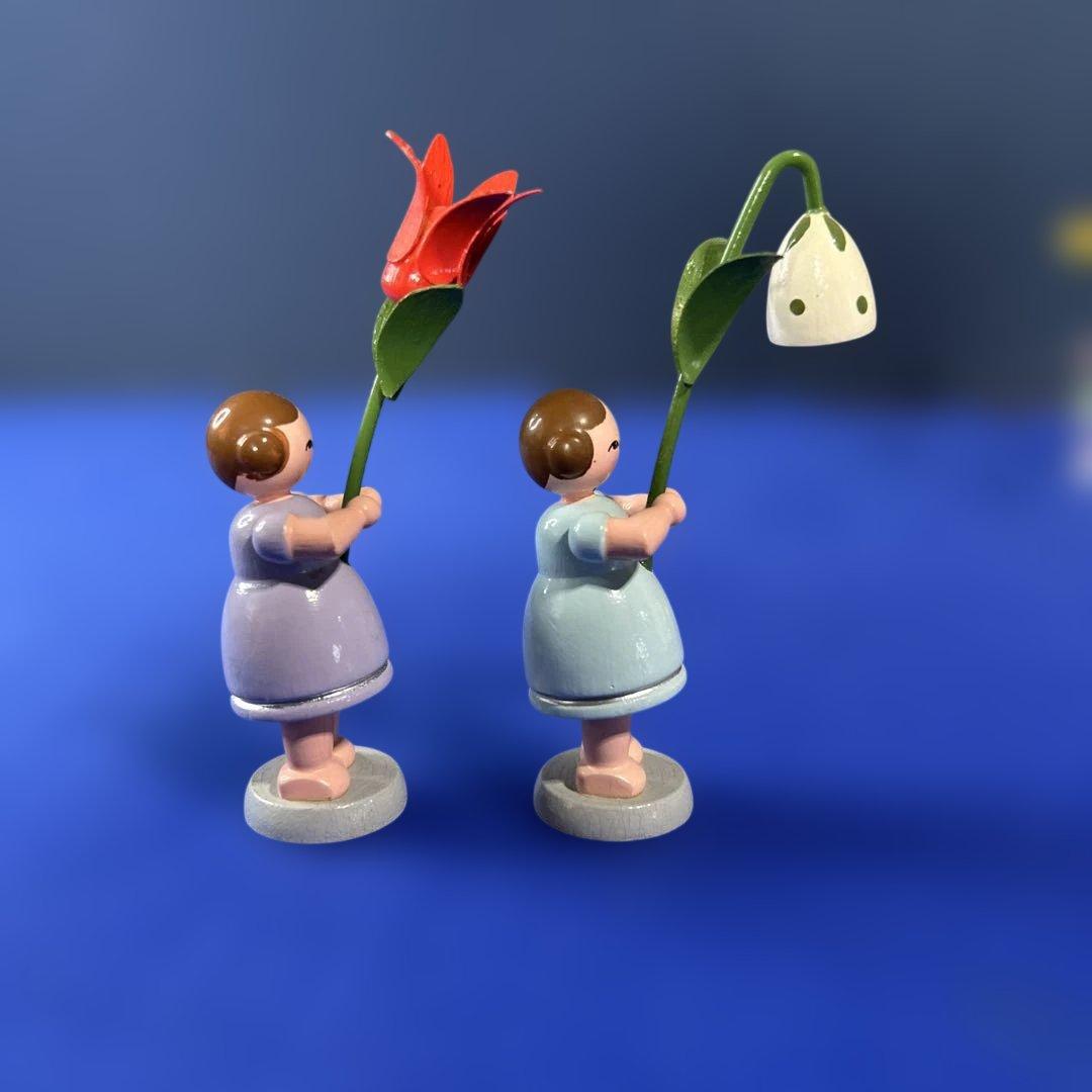 ドイツ製　木製人形　エルツ地方　ザイフェン お花を持つ女の子