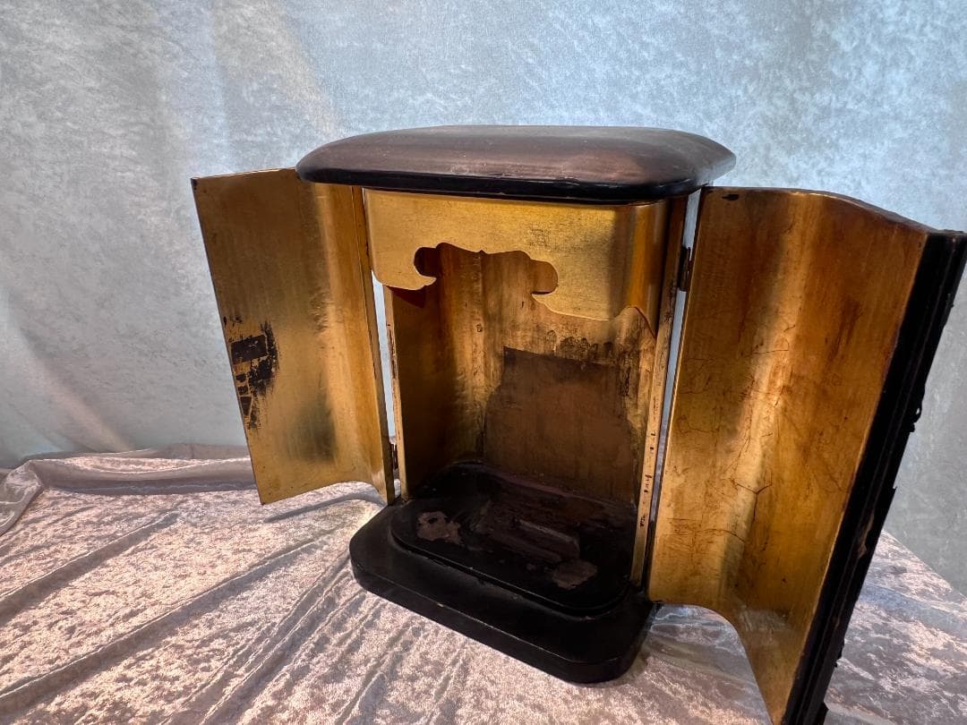 厨子　とても古いです