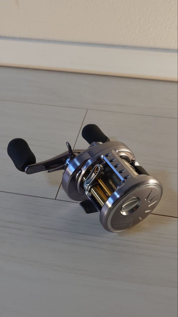SHIMANO CALCUTTA CONQUEST　200DC・右 ベイトリール