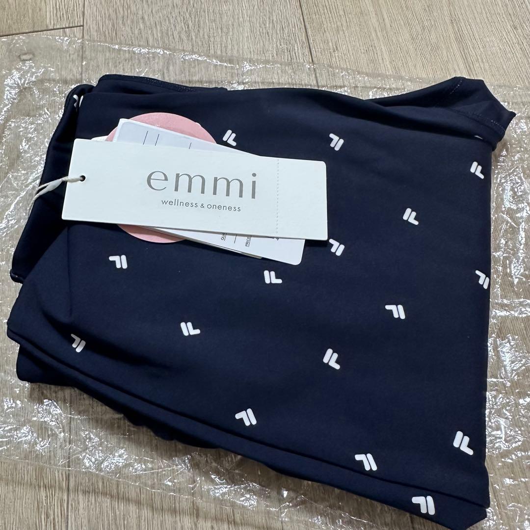 エミ emmi 【emmi yoga】FILAコラボレギンス 新品未使用
