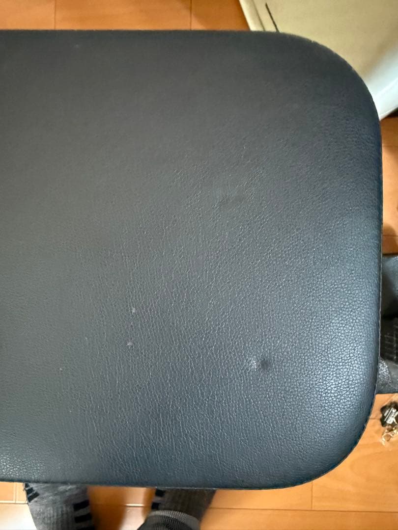 Woutのダンベル2個とLeading Edgeのトレーニングベンチ