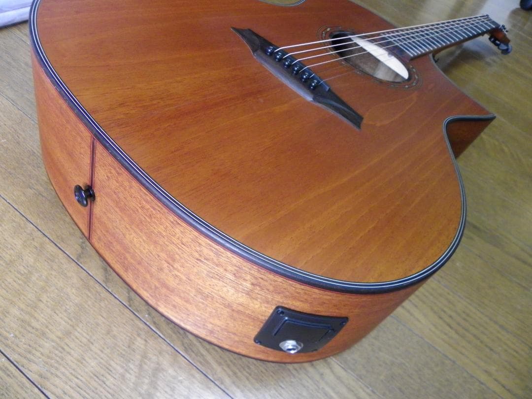 Bromo BAT 4MCE マホガニー単板トップ、エレアコ・ギター、中古美品