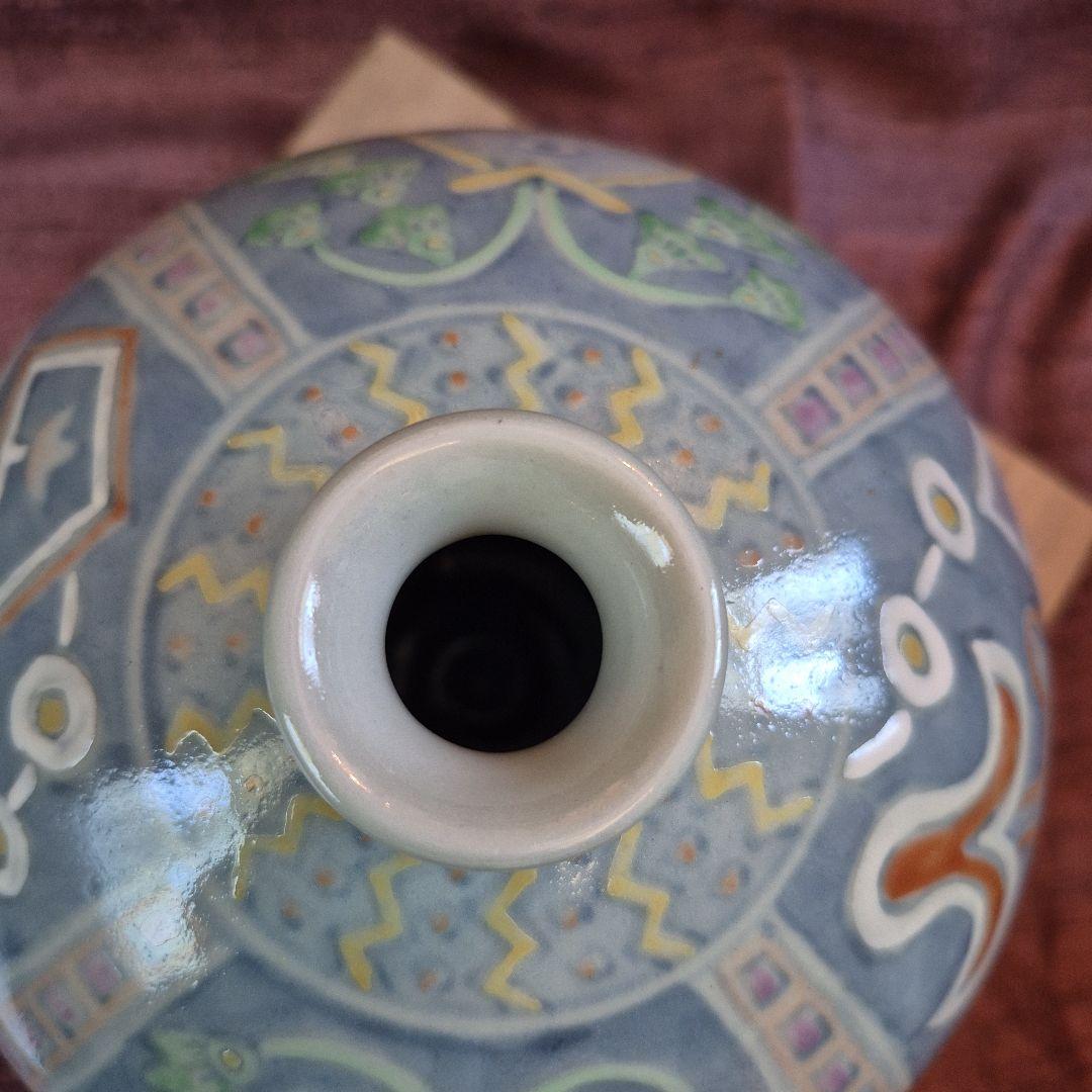 有田焼　五代走波　染錦魚紋飾り壺