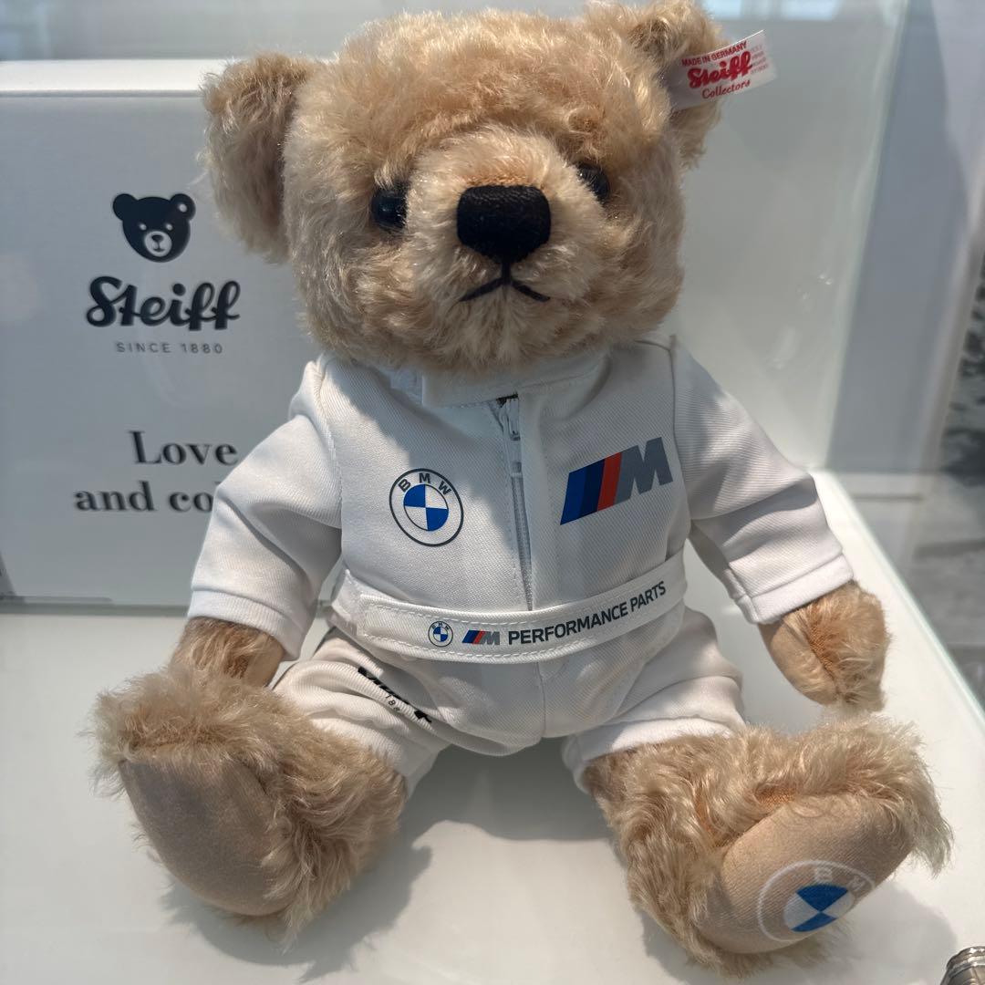 1000体限定 ×Steiff レーシングテディベア