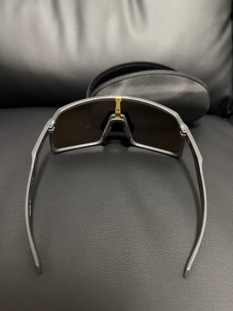 オークリー　ミラーサングラス ゴールドレンズ ケース付き　値下げ不可　スートロ