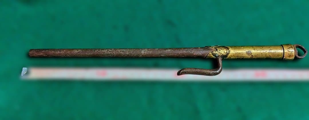 真鍮と鉄製のフック付き棒 　十手　時代物