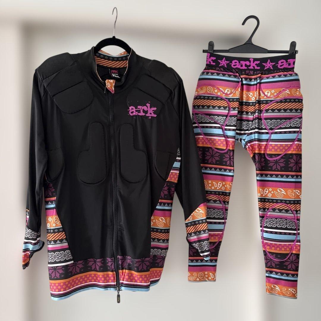 ark スノボ プロテクター ジャケット＆レギンスセット