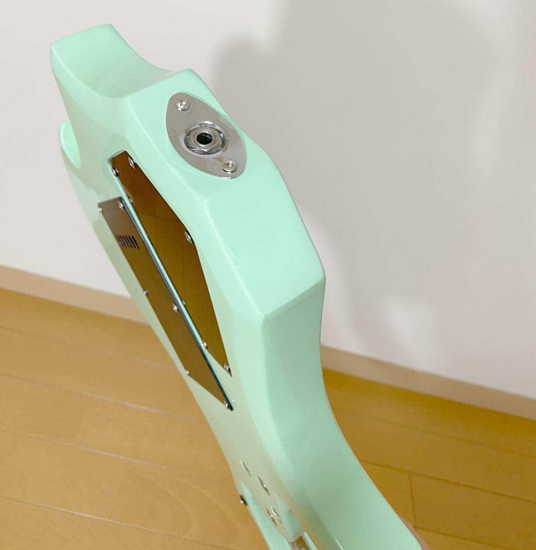 変形タイプ　エレキギター 　サーフグリーン　シンクロナイズドトレモロ