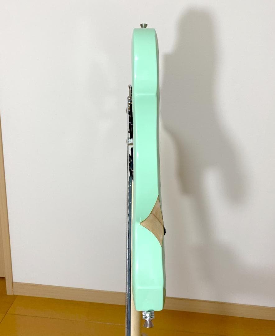 変形タイプ　エレキギター 　サーフグリーン　シンクロナイズドトレモロ