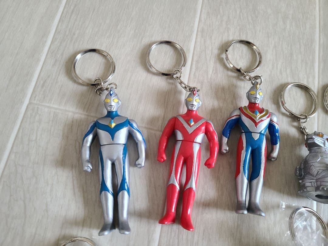 ウルトラマン　キーホルダーレトロ怪獣　ダイナティガ　ゼアス新品　ULTRAMAN